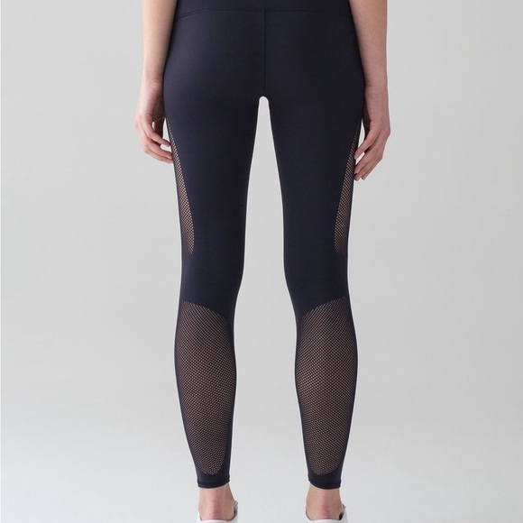 Grey Lululemon Reveal 7/8 Tight Size Small - Picture 10 of 10